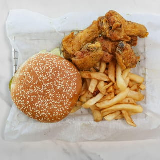 Cheeseburger + 5pcs Wing Combo